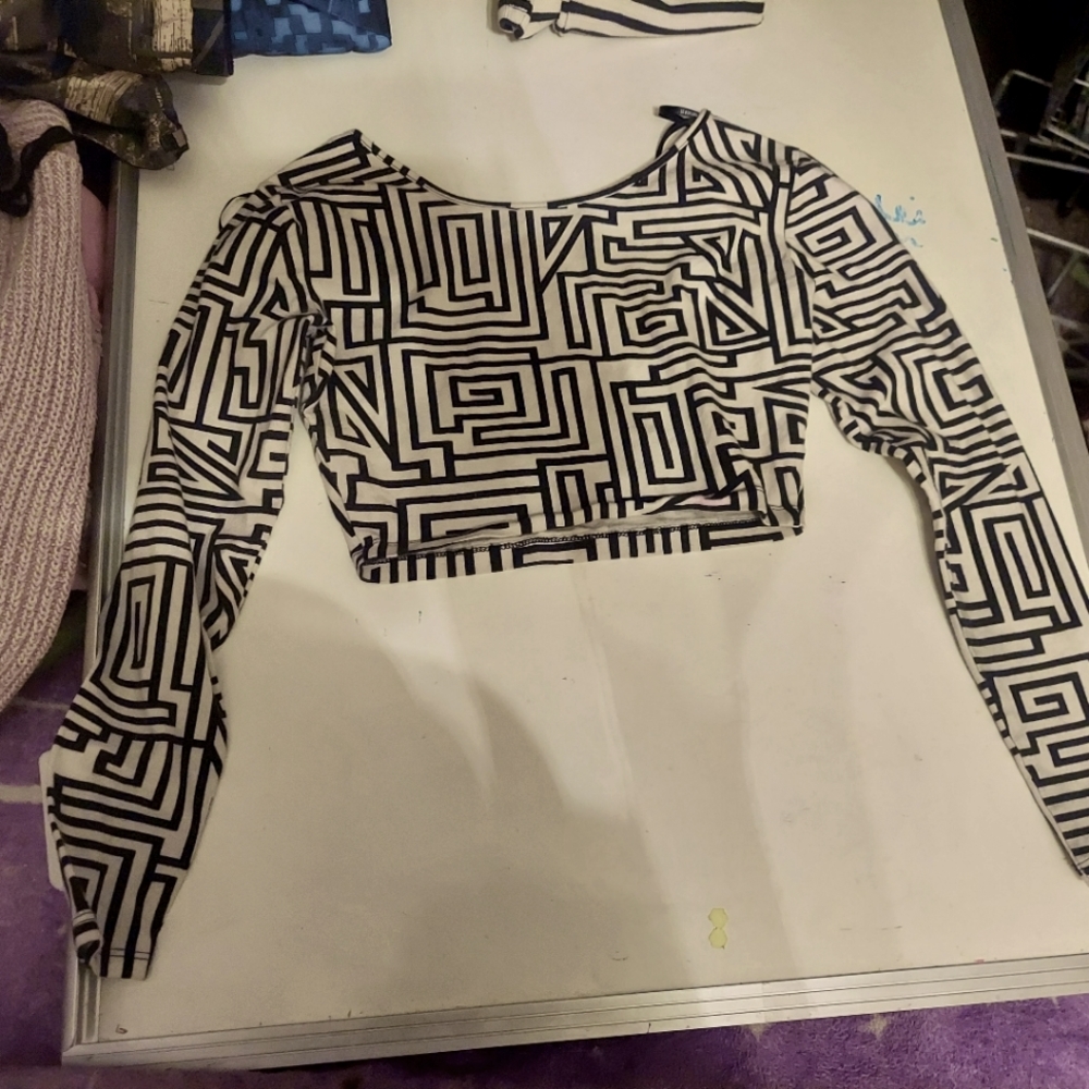 Long sleeve crop top